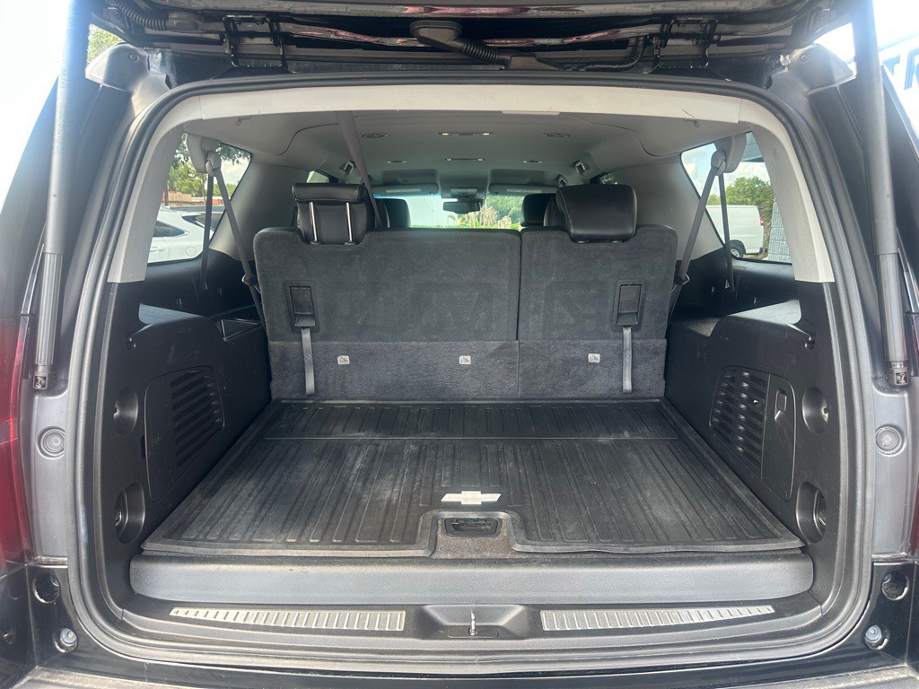 2017 Chevrolet Suburban Image 10