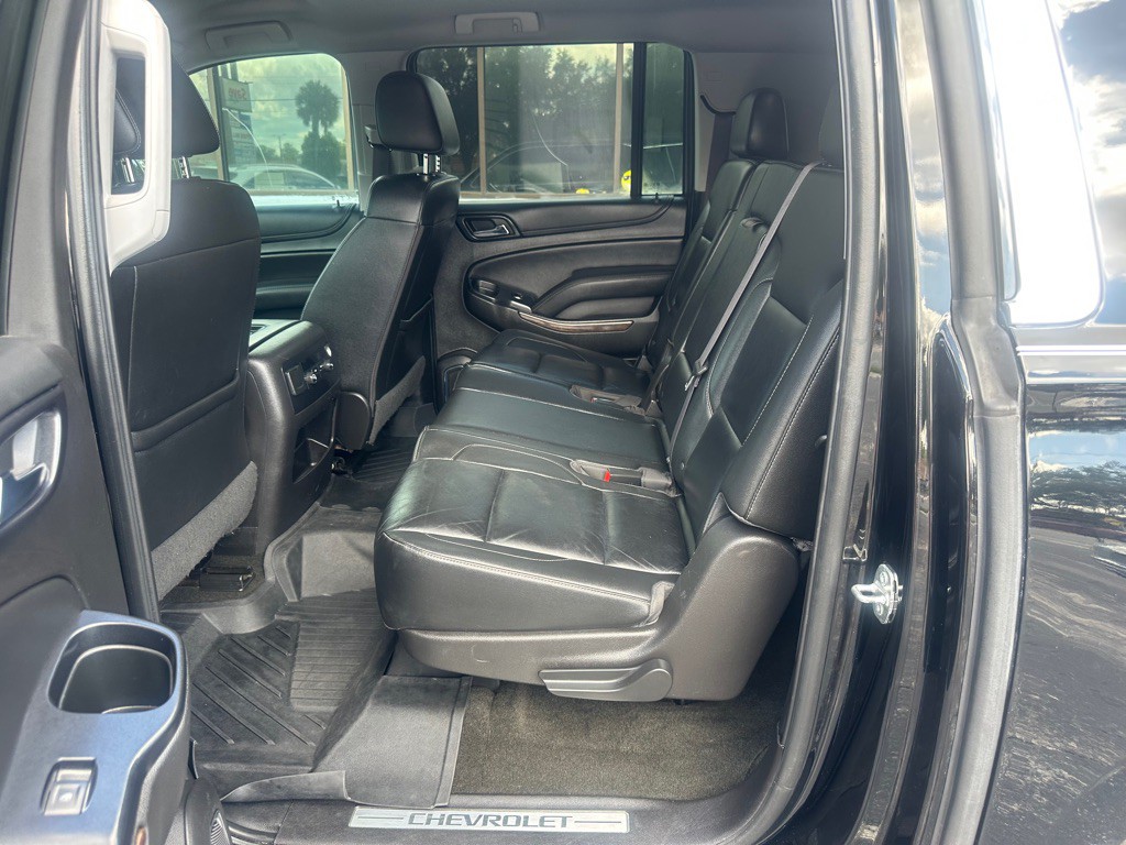 2017 Chevrolet Suburban Image 12