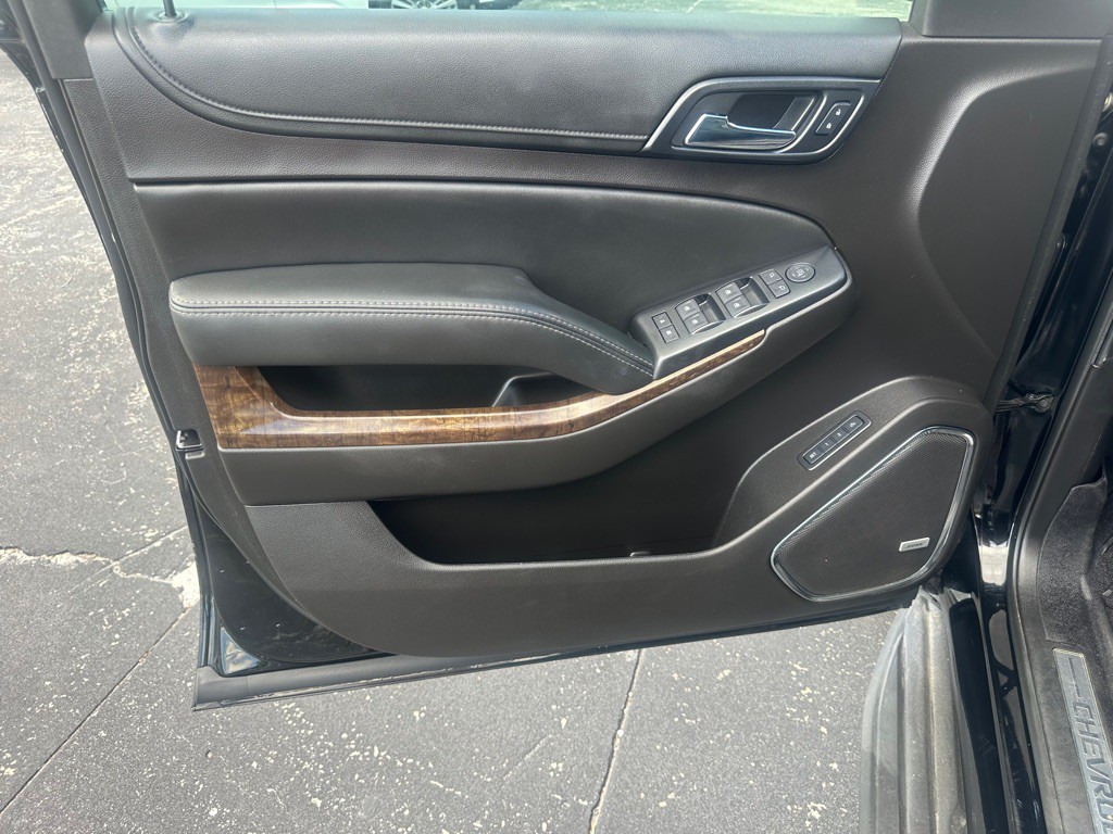2017 Chevrolet Suburban Image 16