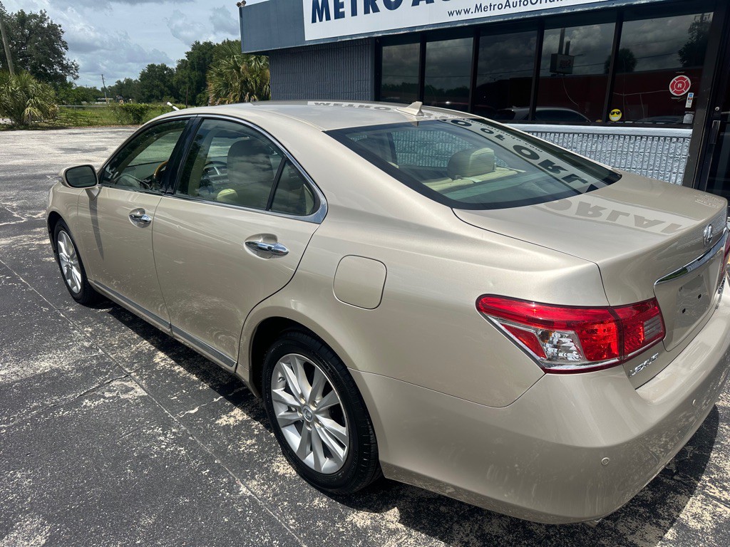2010 Lexus ES Image 2