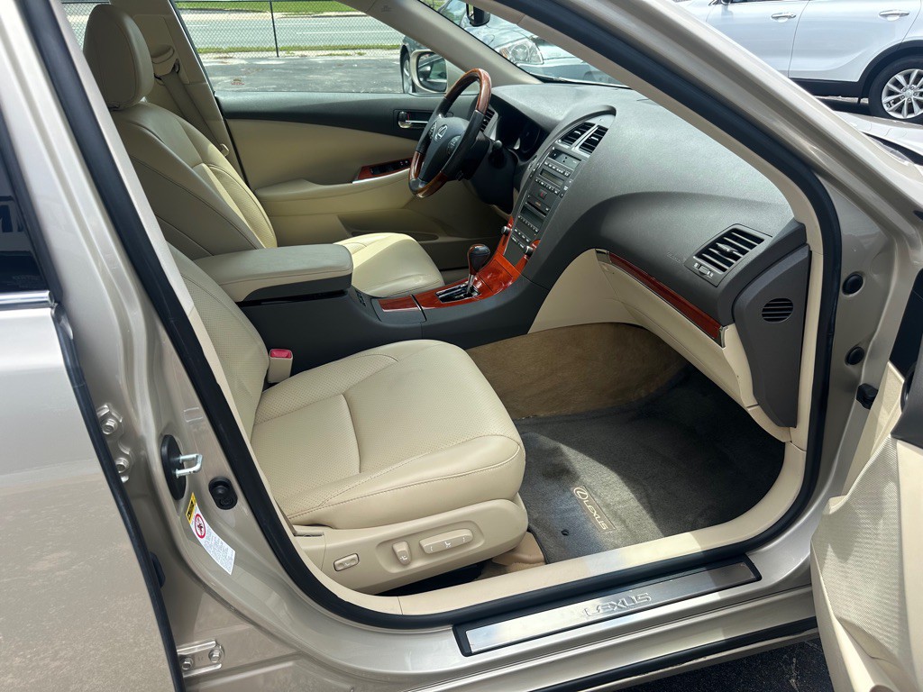 2010 Lexus ES Image 10