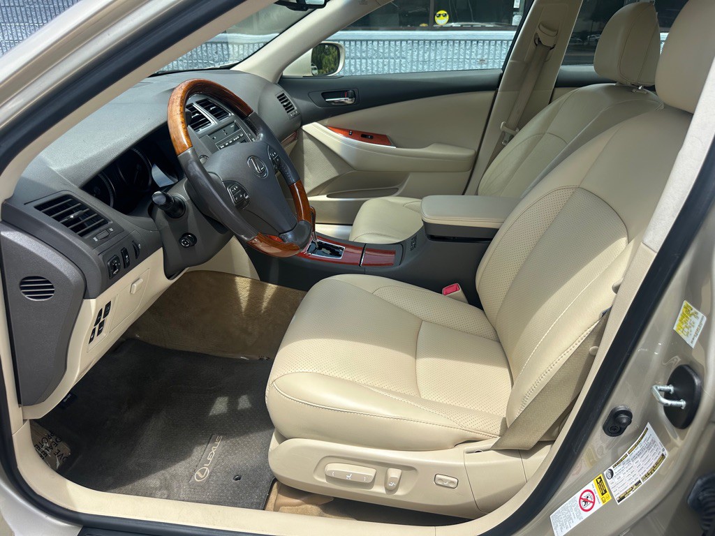 2010 Lexus ES Image 13