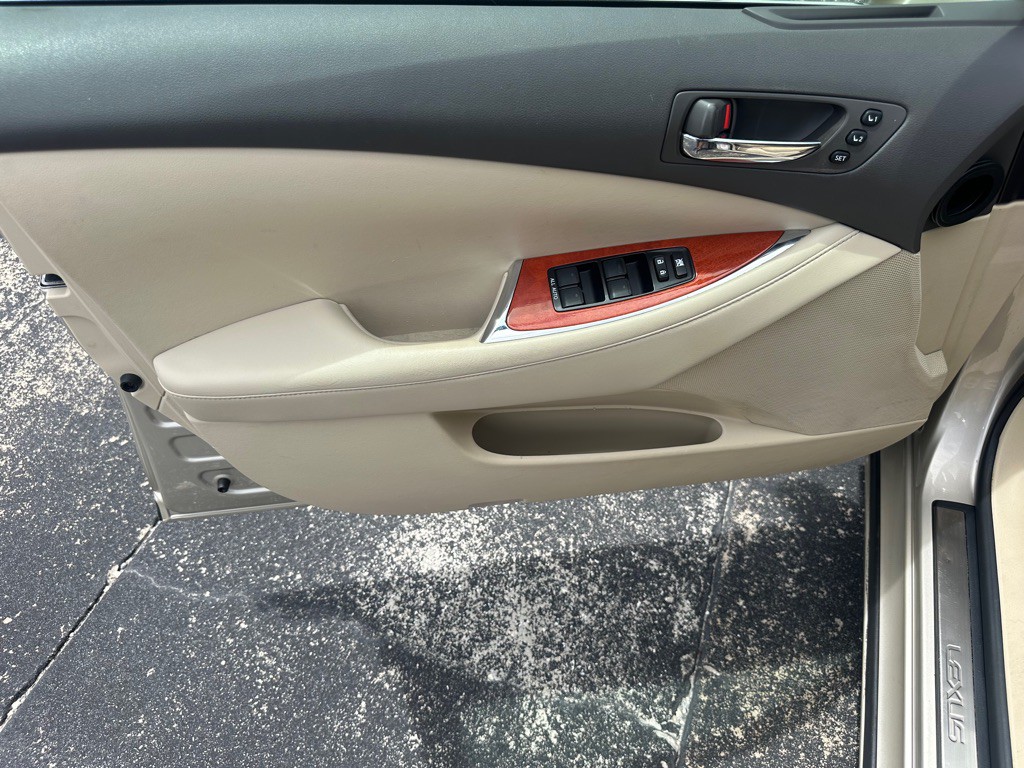 2010 Lexus ES Image 15
