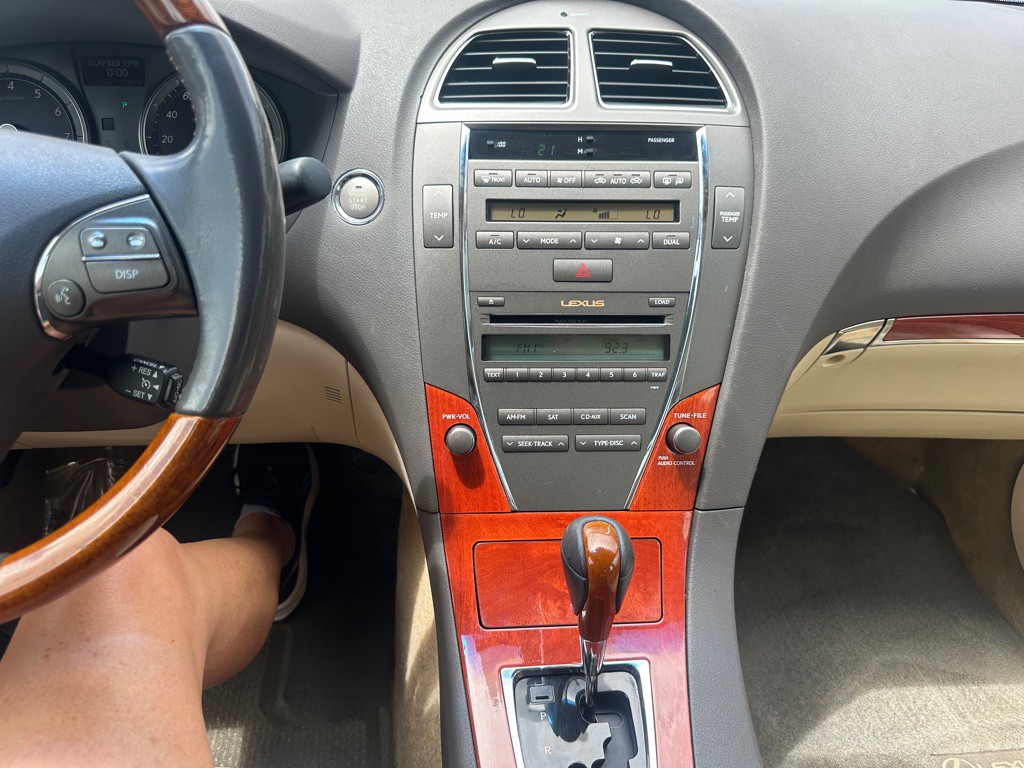 2010 Lexus ES Image 16