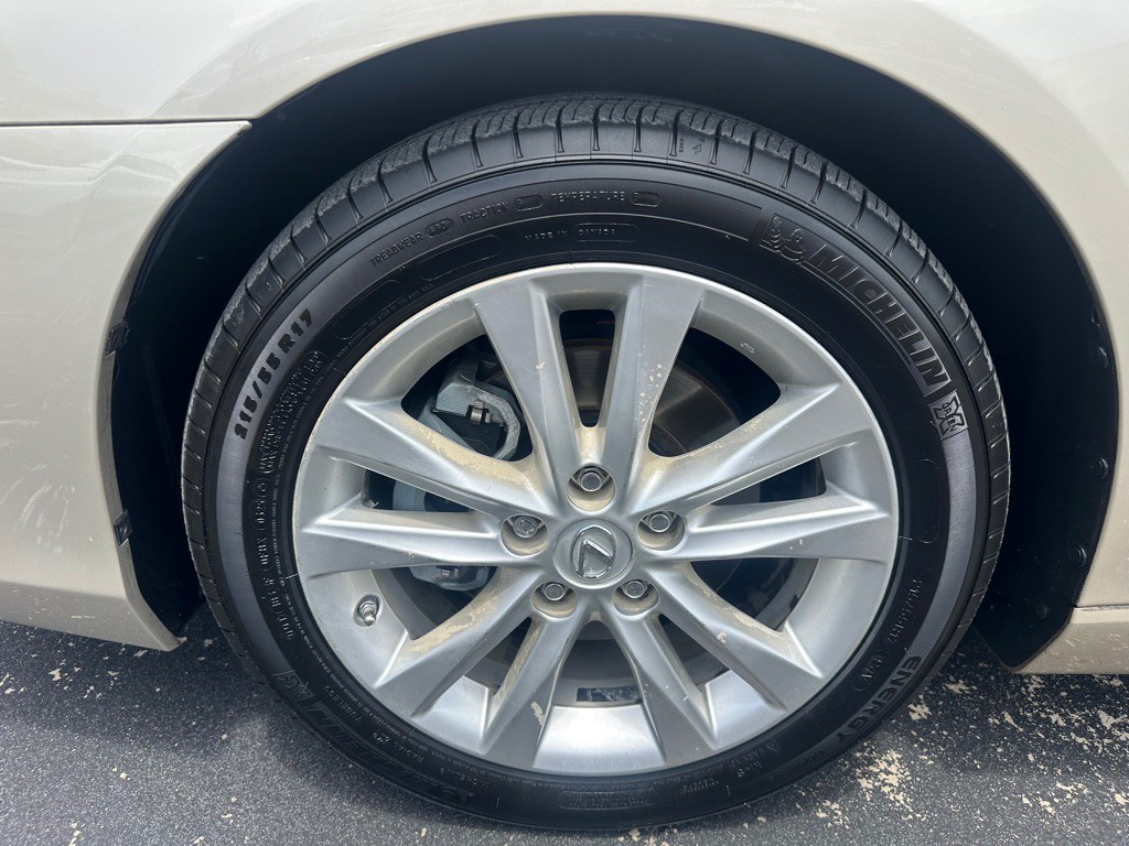 2010 Lexus ES Image 19