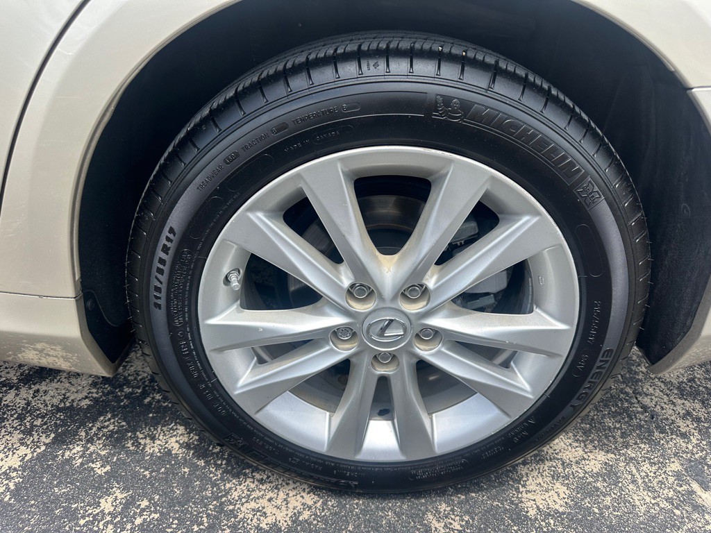 2010 Lexus ES Image 20