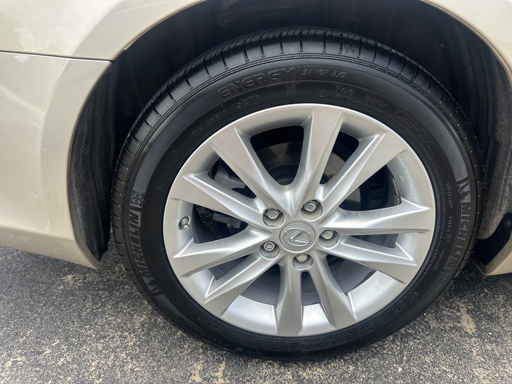 2010 Lexus ES Image 21