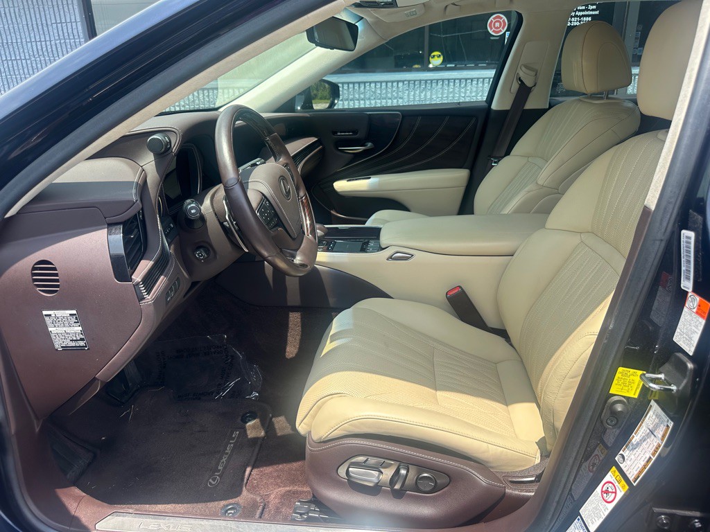 2018 Lexus LS Image 13