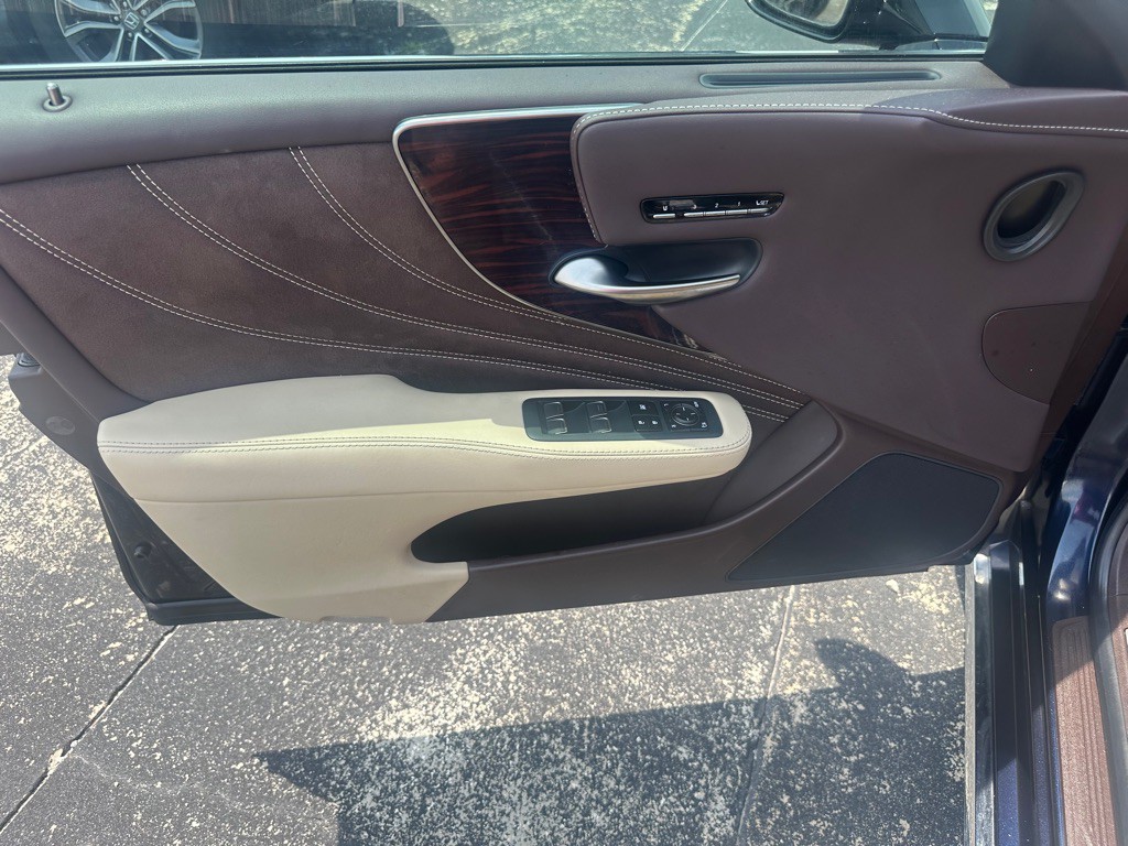 2018 Lexus LS Image 15