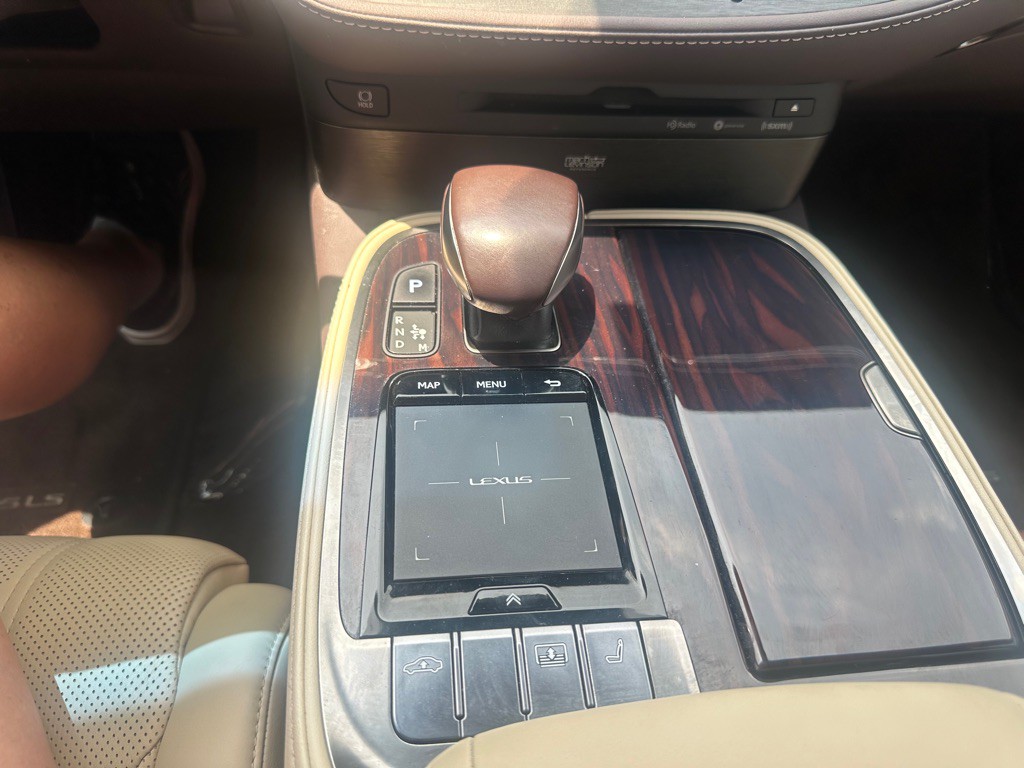 2018 Lexus LS Image 16