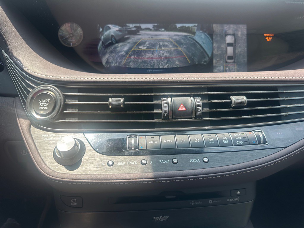 2018 Lexus LS Image 18