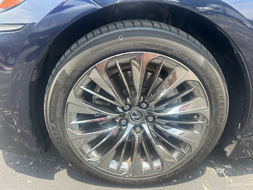 2018 Lexus LS Image 21