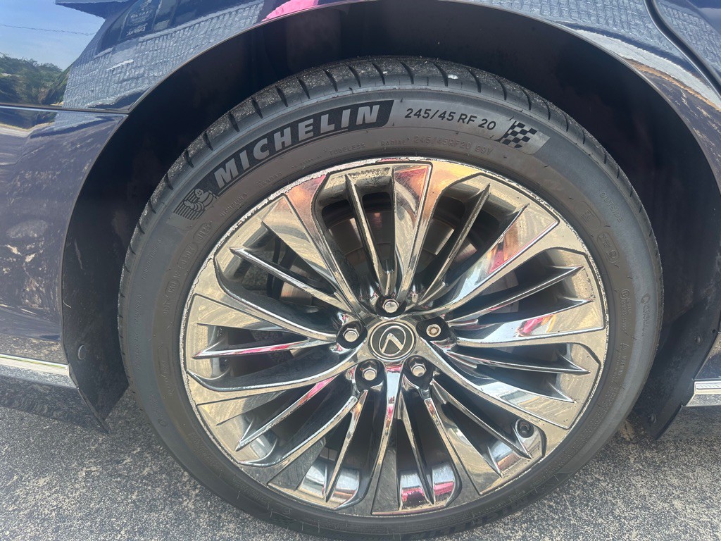 2018 Lexus LS Image 23