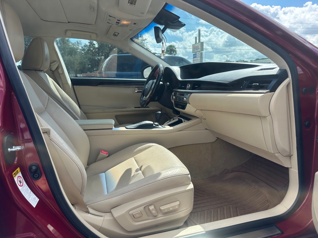 2014 Lexus ES Image 10