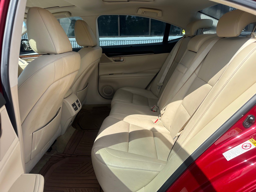 2014 Lexus ES Image 11