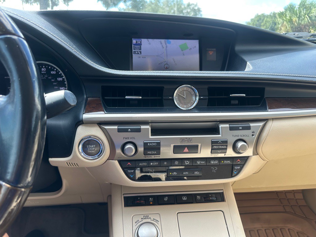 2014 Lexus ES Image 18