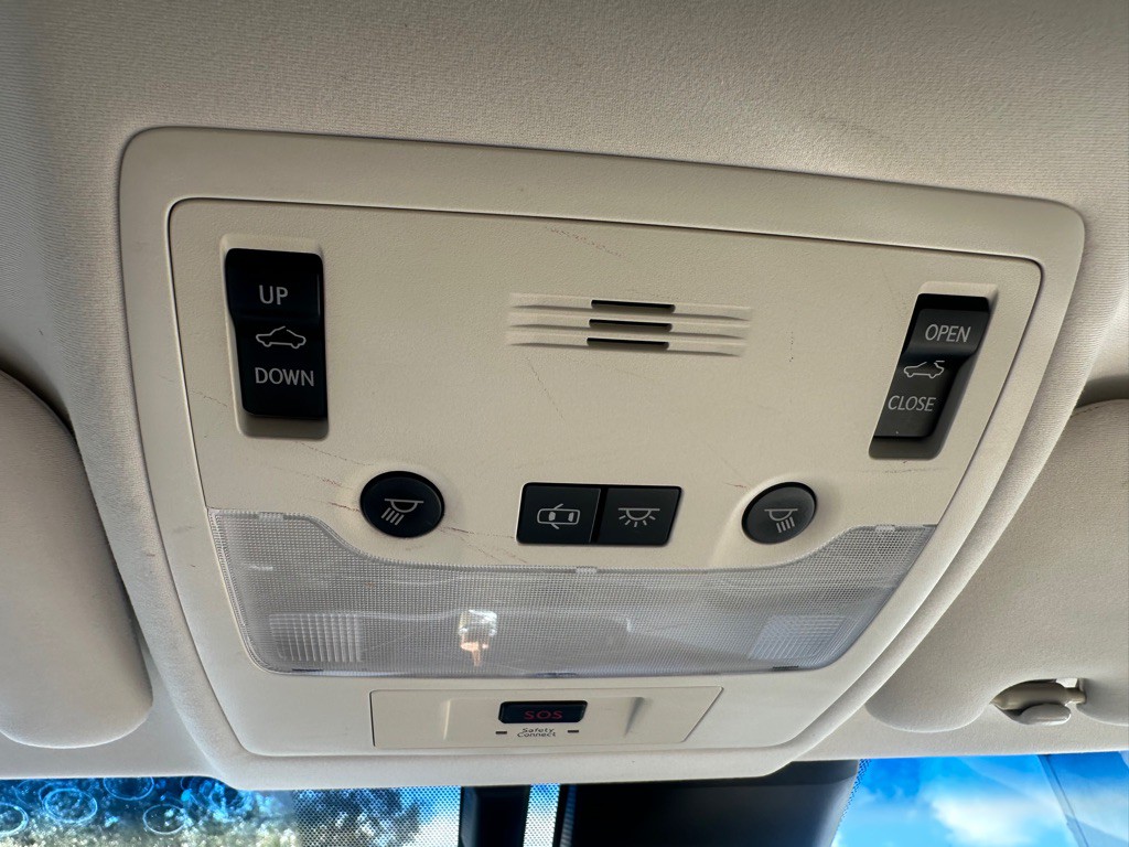 2014 Lexus ES Image 20