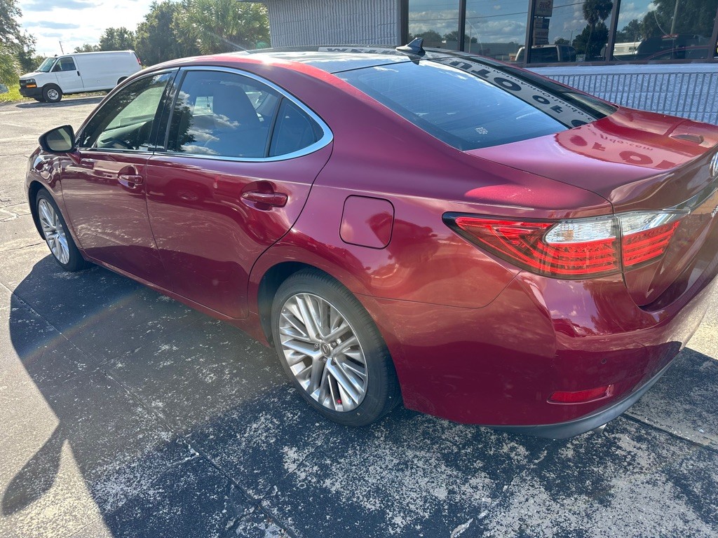 2014 Lexus ES Image 2