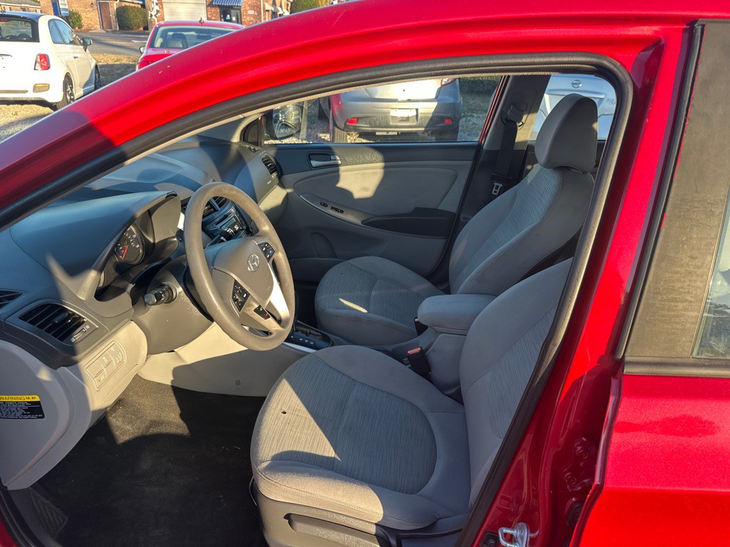 2017 Hyundai Accent Image 9