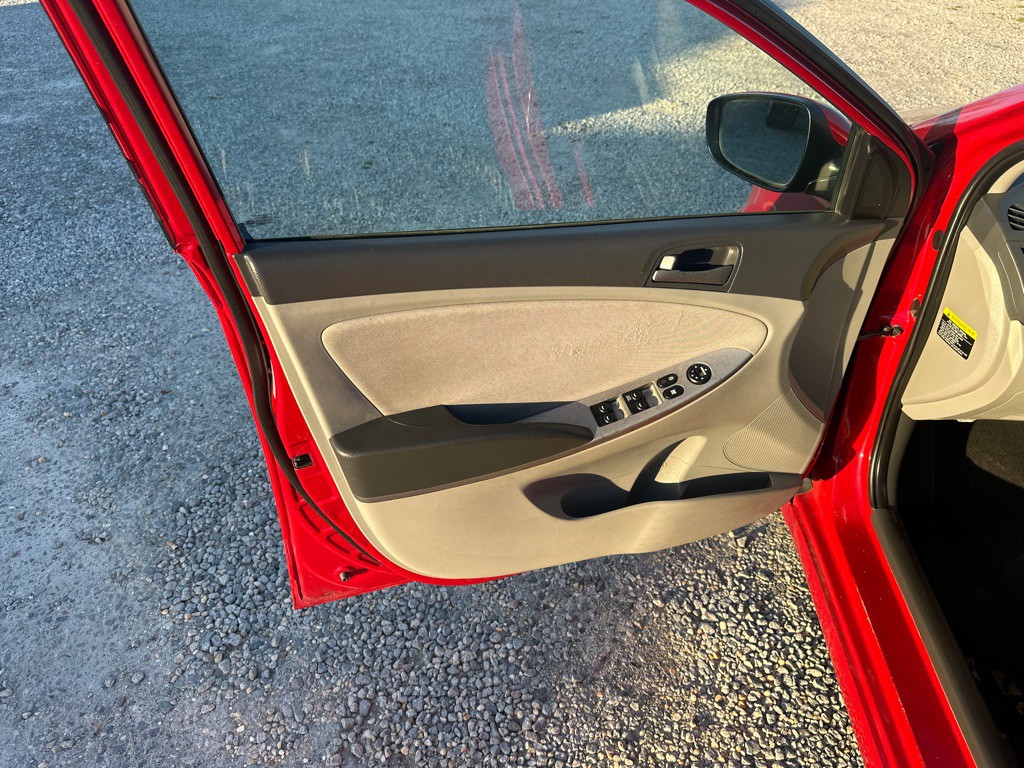2017 Hyundai Accent Image 11