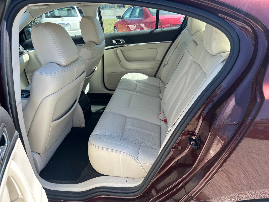 2012 Lincoln MKS Image 11
