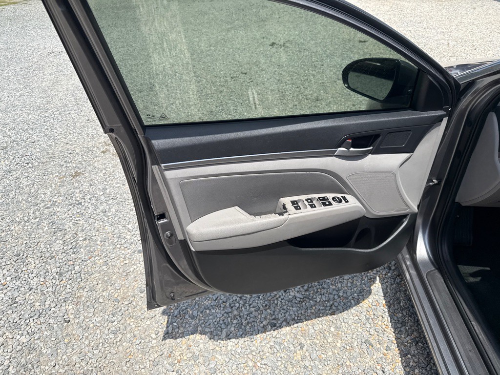 2020 Hyundai Elantra Image 11
