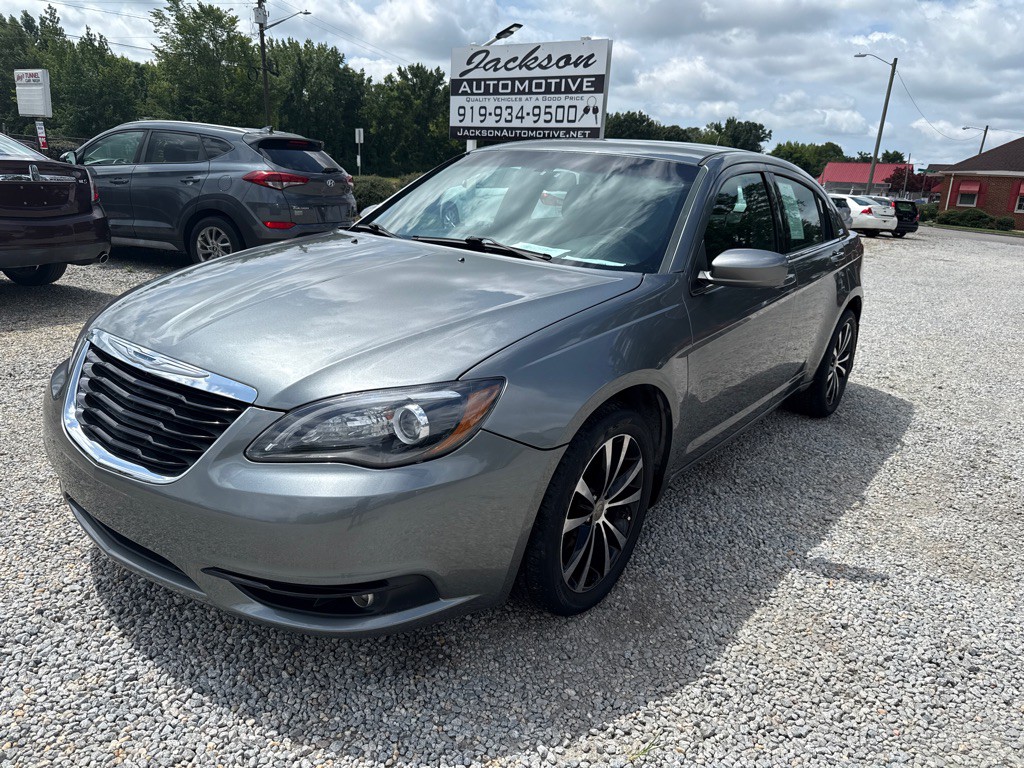 2013 Chrysler 200 Image 1