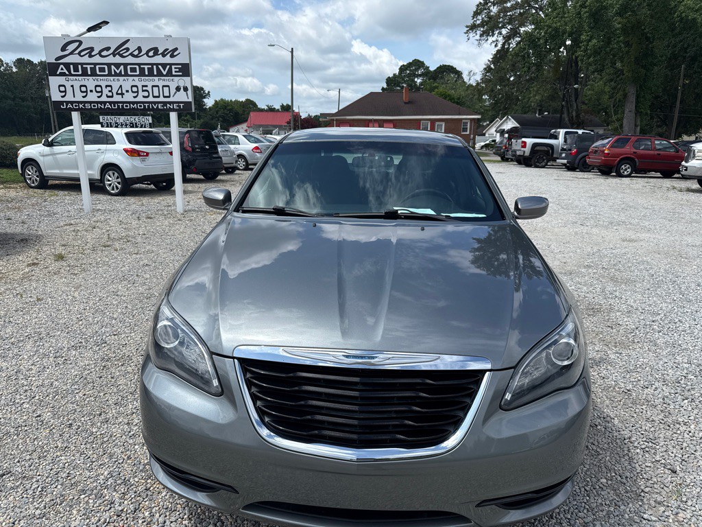 2013 Chrysler 200 Image 2