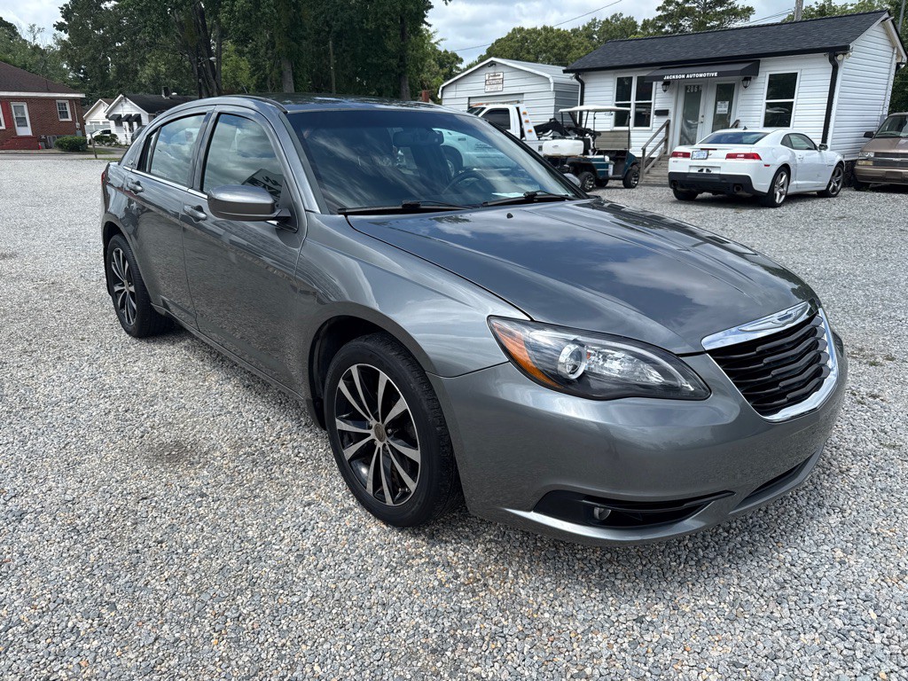 2013 Chrysler 200 Image 3