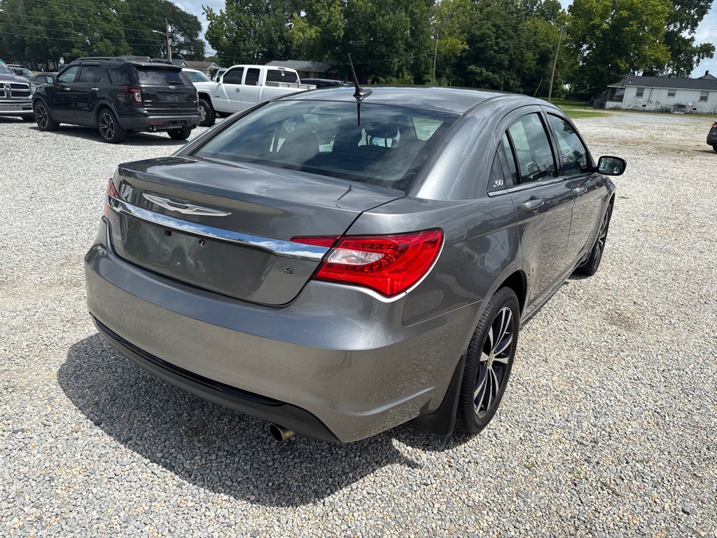 2013 Chrysler 200 Image 5