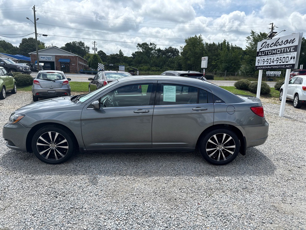 2013 Chrysler 200 Image 7