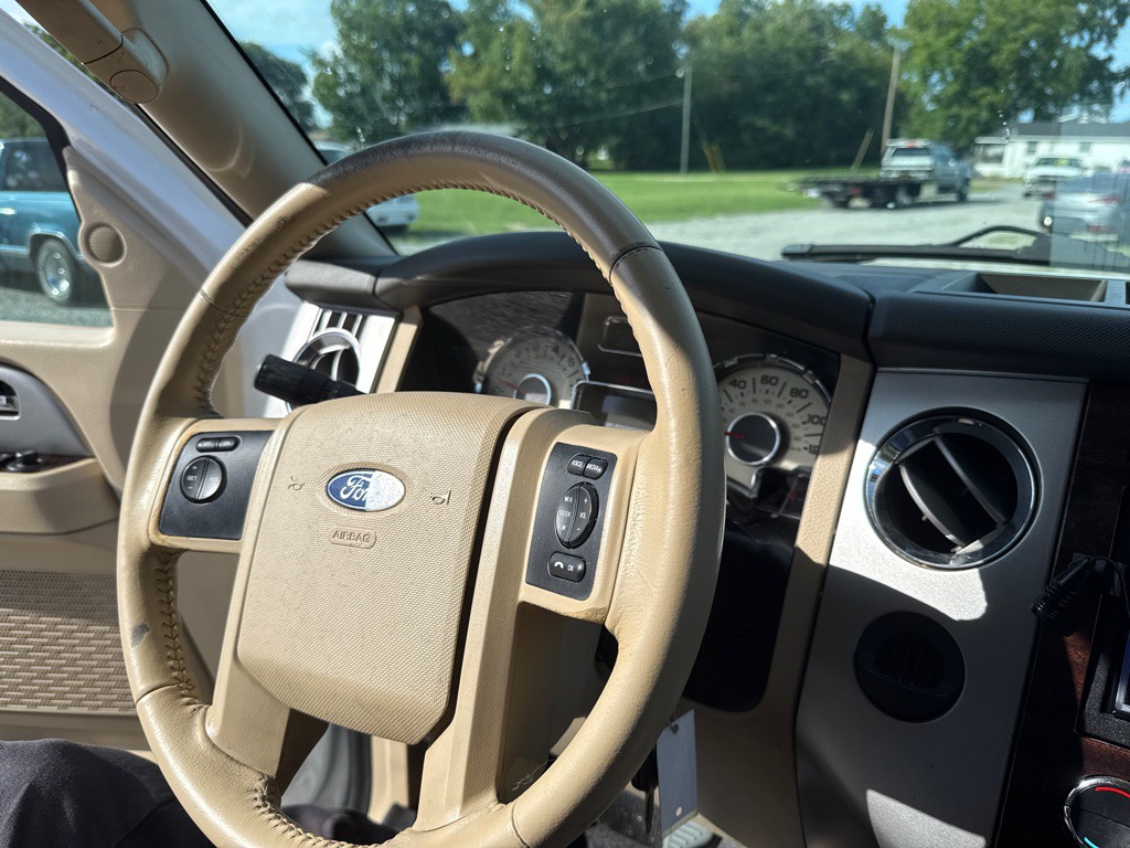 2011 Ford Expedition Image 13