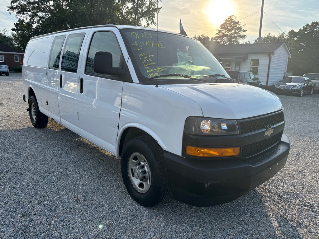 2018 Chevrolet Express Image 3