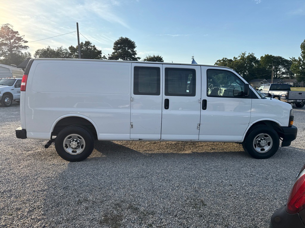 2018 Chevrolet Express Image 4