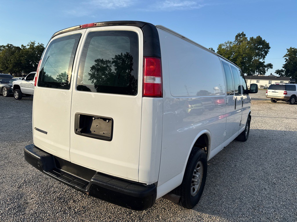 2018 Chevrolet Express Image 5