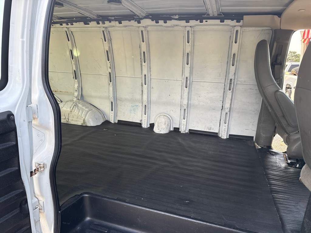 2018 Chevrolet Express Image 12