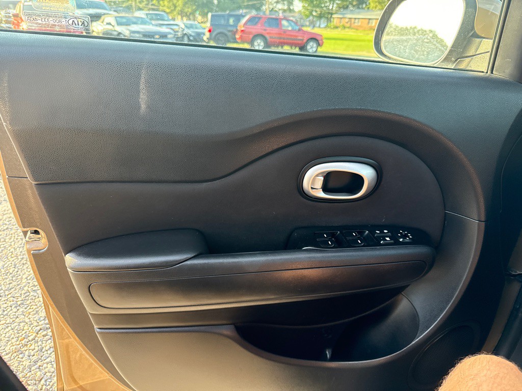 2015 Kia Soul Image 12