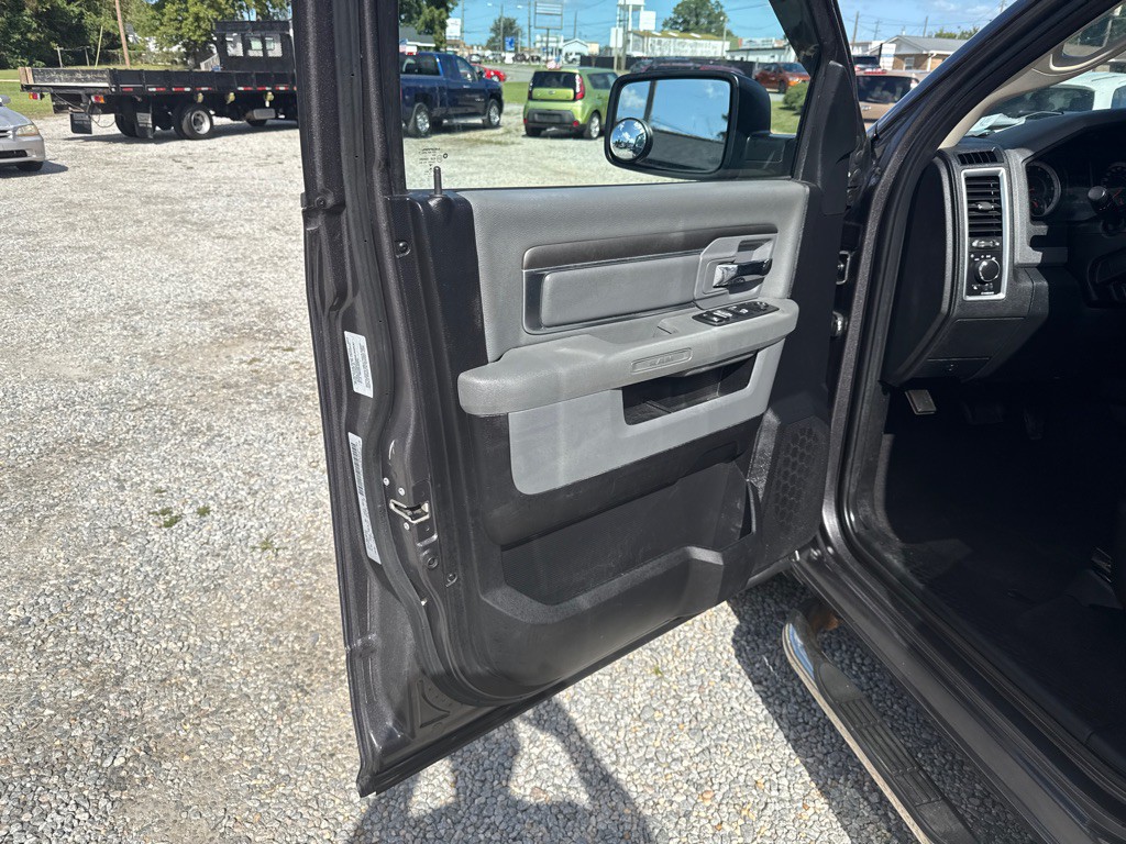 2016 RAM 1500 Image 8