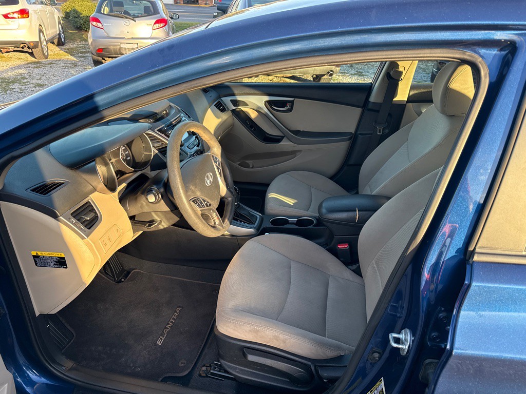 2015 Hyundai Elantra Image 9