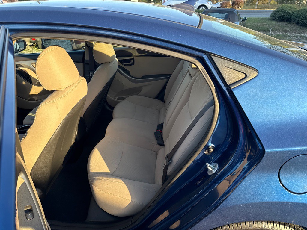 2015 Hyundai Elantra Image 11