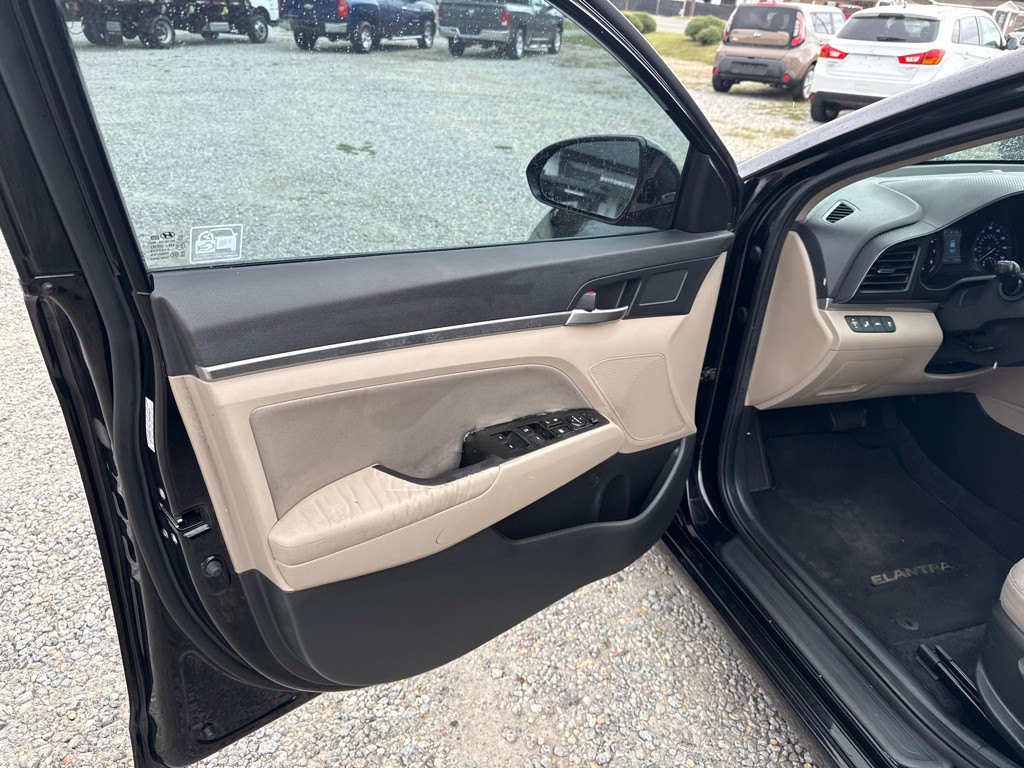 2020 Hyundai Elantra Image 10