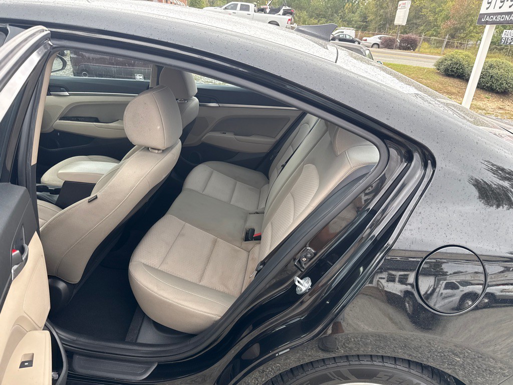 2020 Hyundai Elantra Image 11