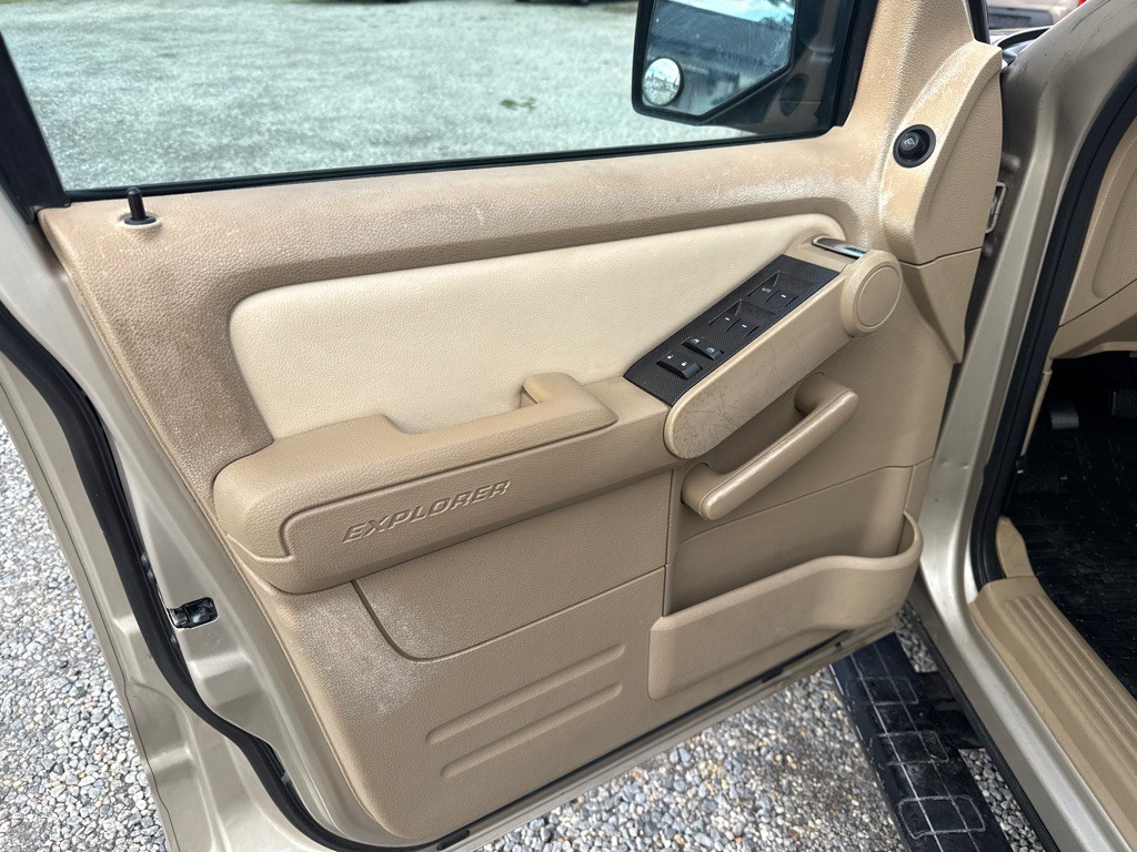 2007 Ford Explorer Image 12