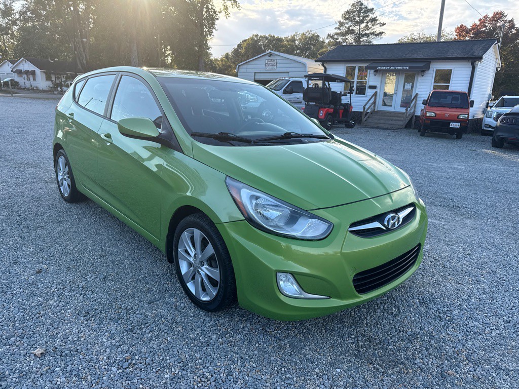 2012 Hyundai Accent Image 3