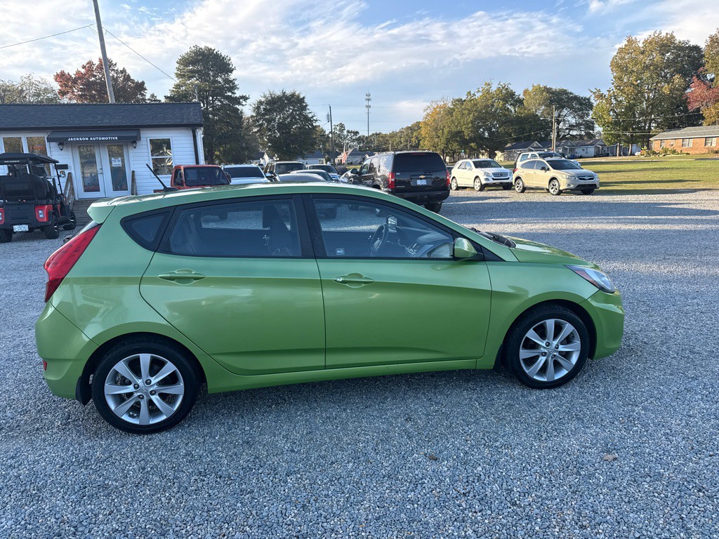 2012 Hyundai Accent Image 4