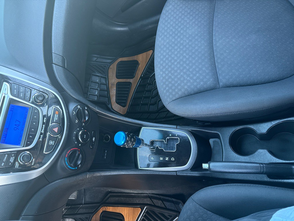 2012 Hyundai Accent Image 14