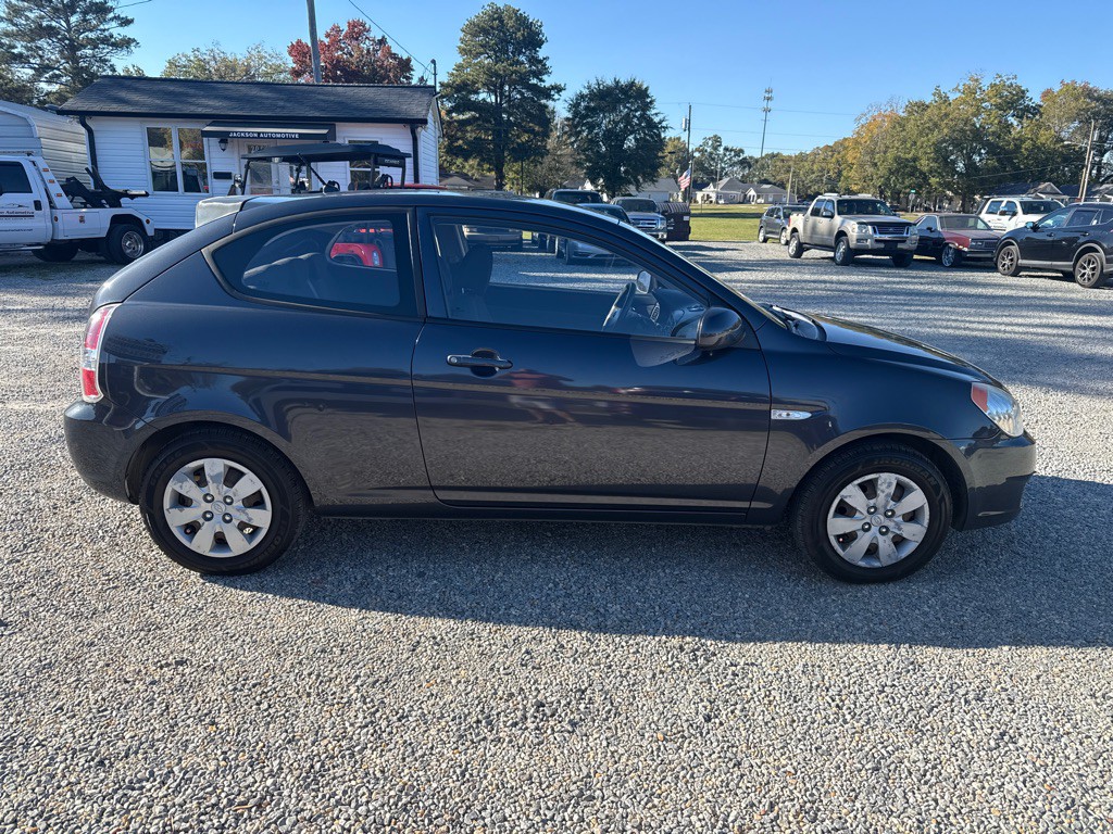 2010 Hyundai Accent Image 4
