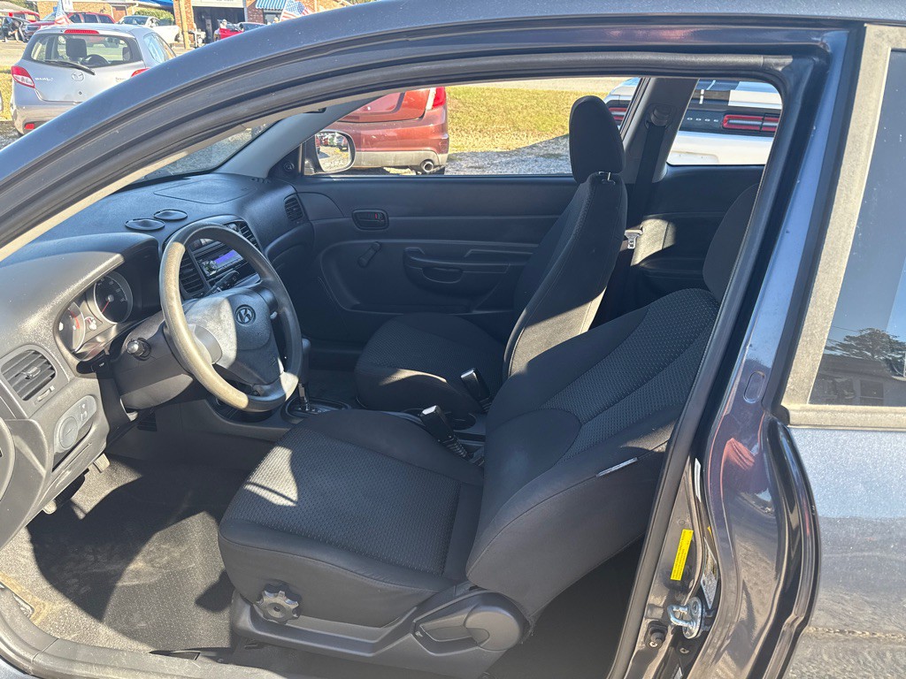 2010 Hyundai Accent Image 9