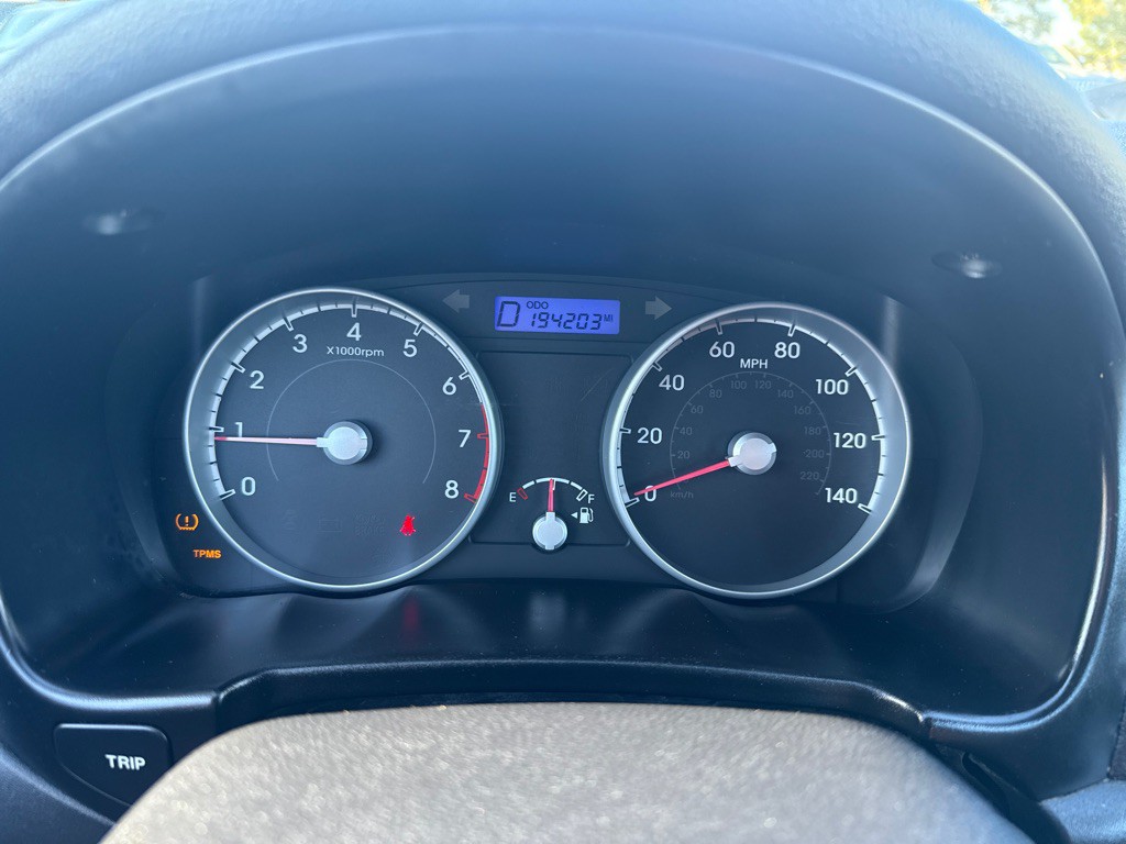 2010 Hyundai Accent Image 11