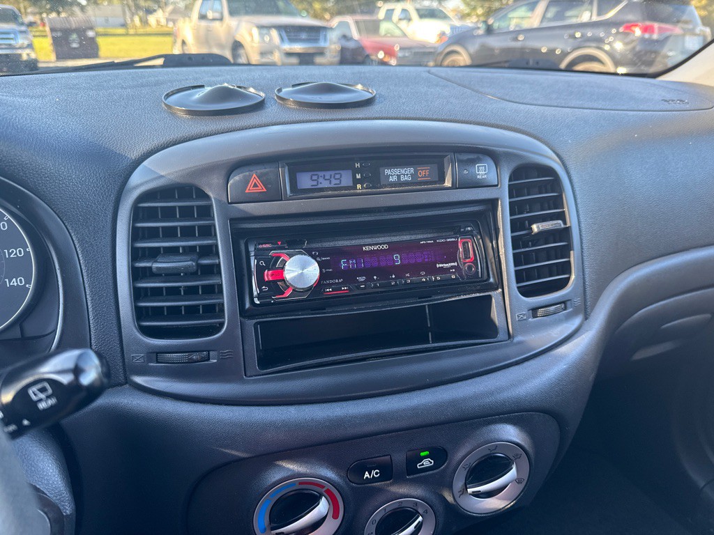 2010 Hyundai Accent Image 12